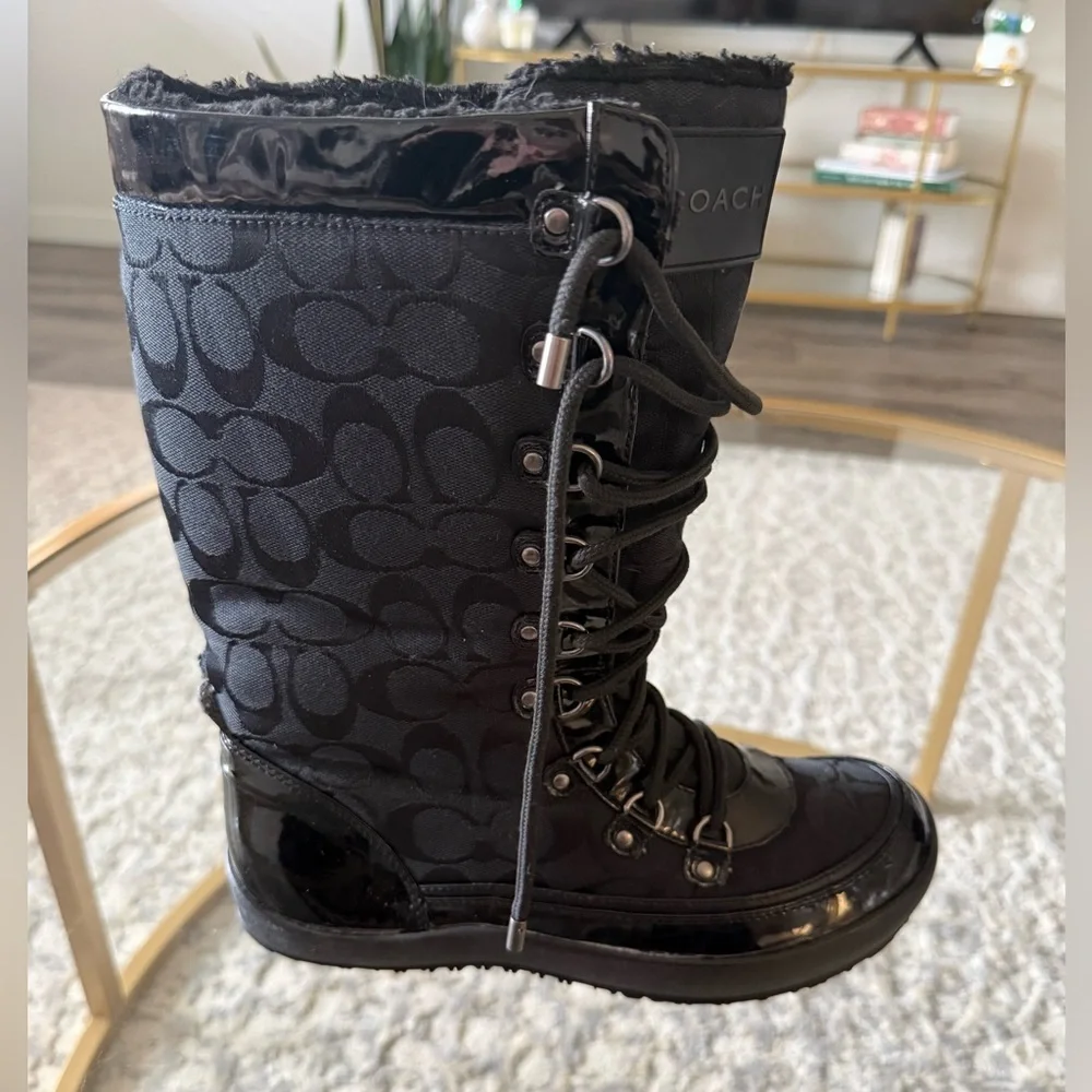 Coach Peggy Signature Snow Boots Black Lace Up Winter Boots Size 8.5B
